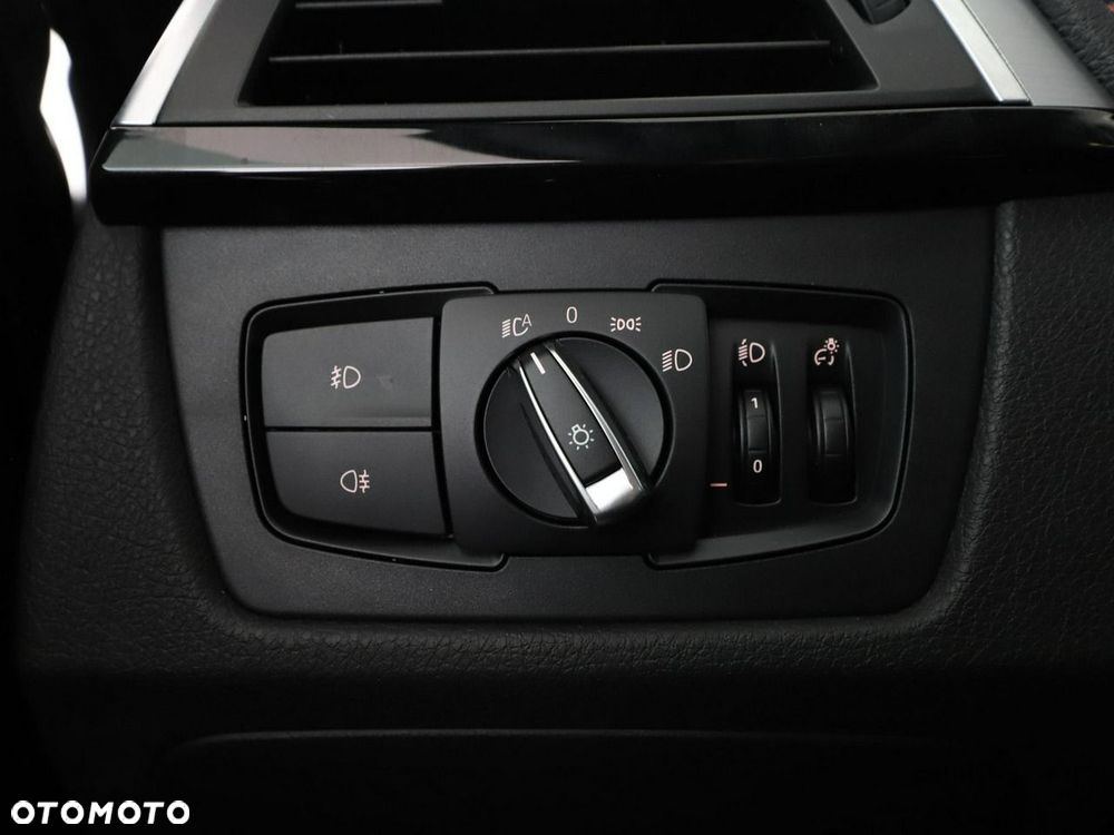 BMW Seria 3 318d M Sport - 34