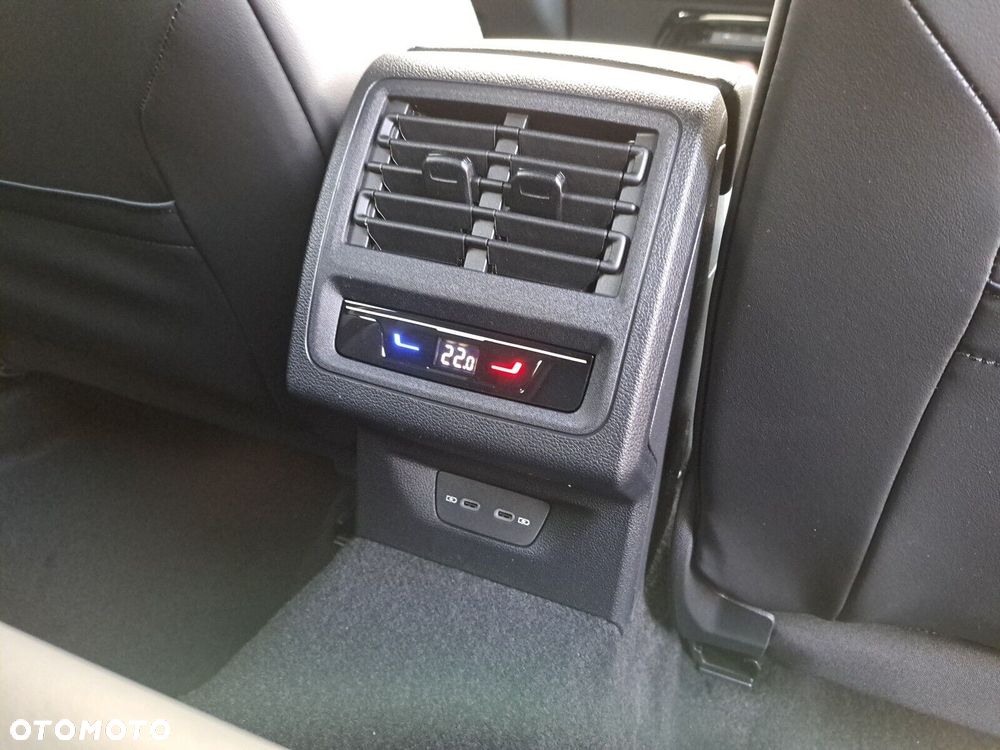 Volkswagen Golf - 25