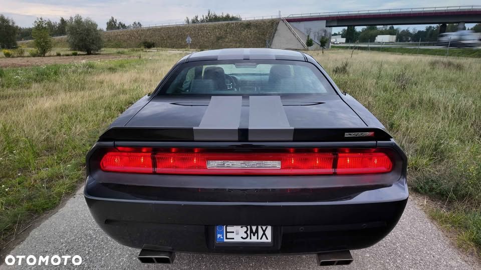 Dodge Challenger - 8