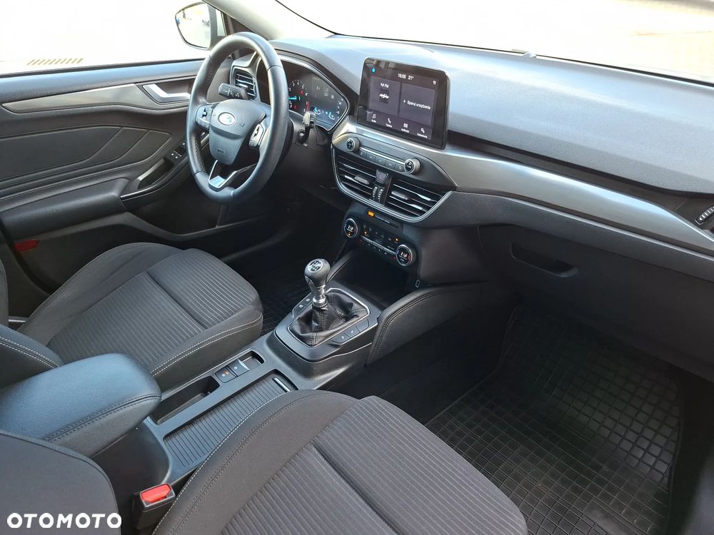 Ford Focus 1.0 EcoBoost Titanium - 32