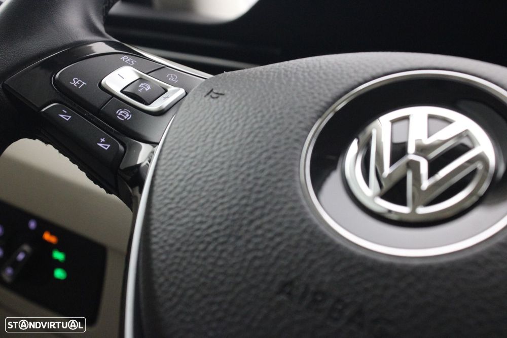 VW Passat Variant 2.0 TDI Highline DSG - 11