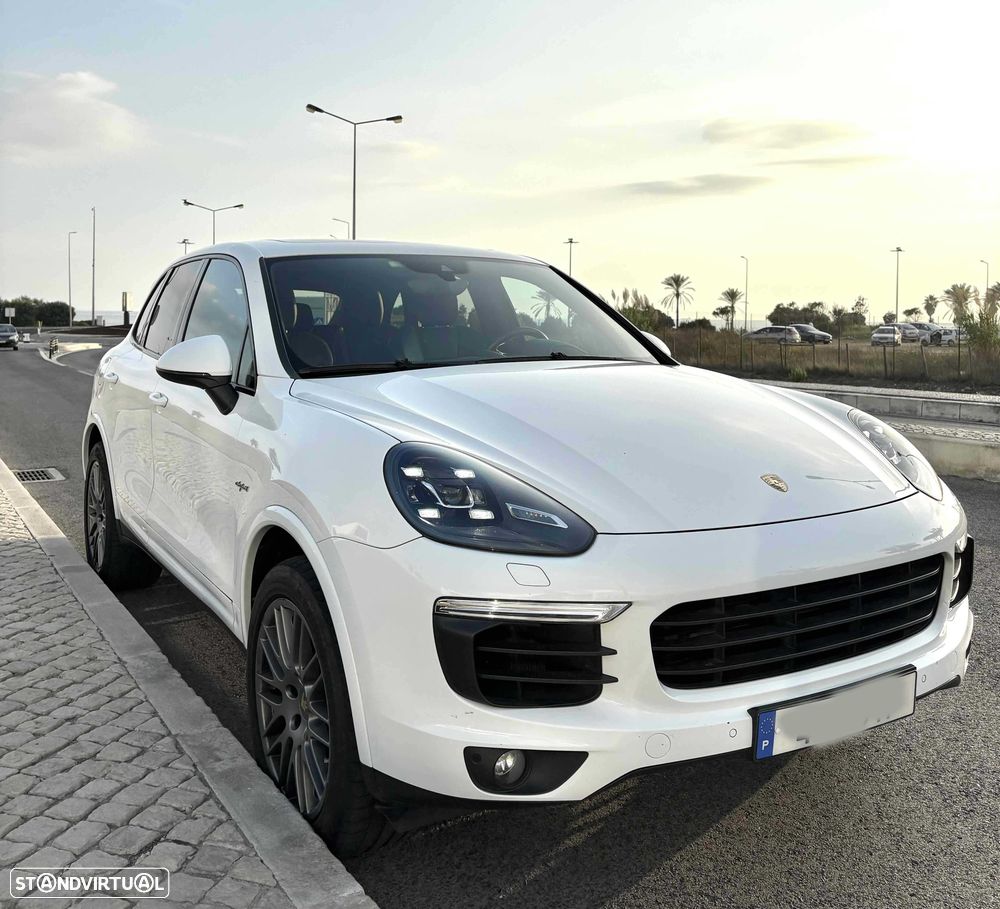 Porsche Cayenne S E-Hybrid - 1