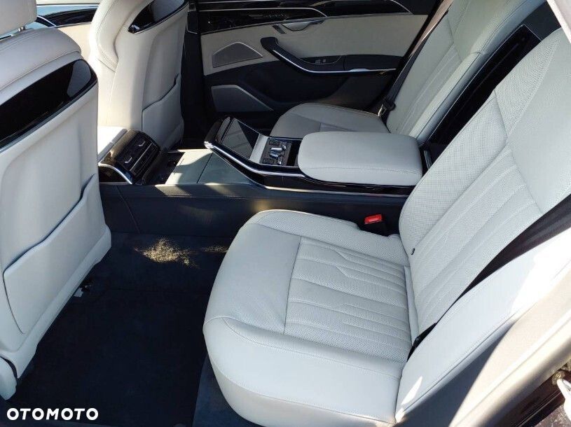 Audi A8 - 7