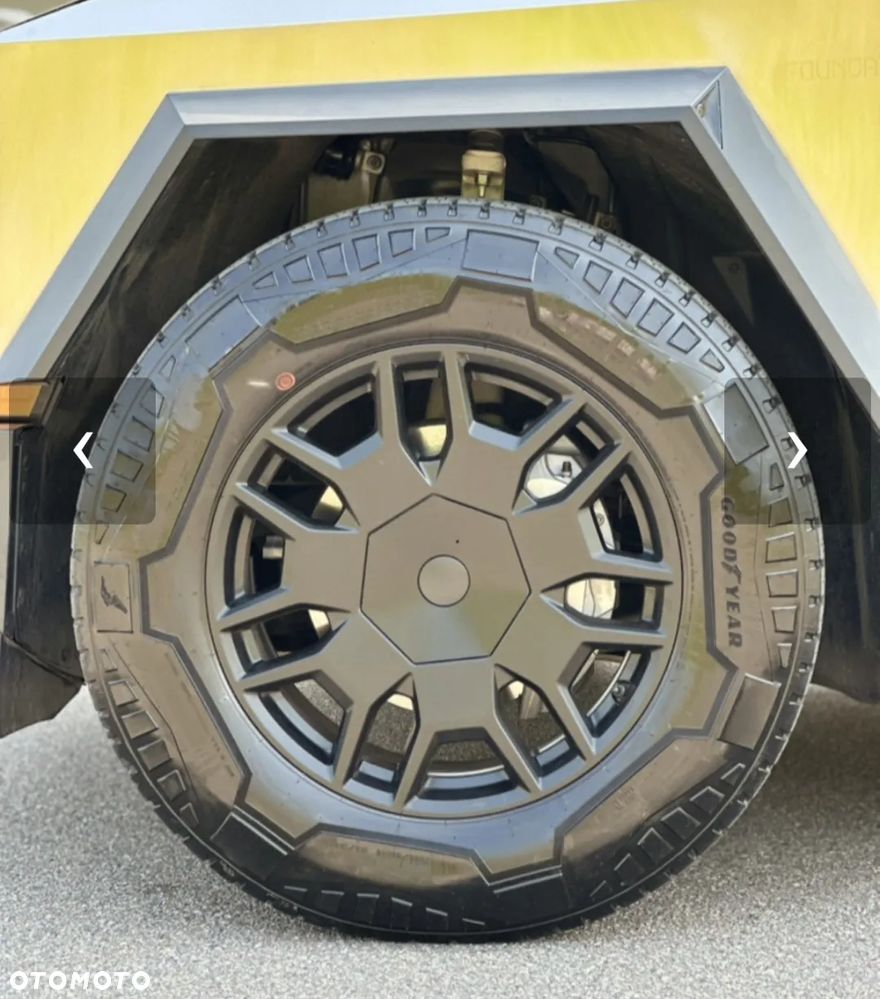 Tesla Cybertruck - 11