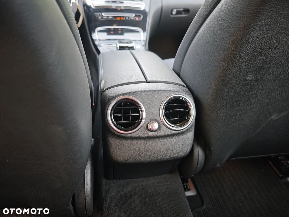 Mercedes-Benz Klasa C 180 9G-TRONIC - 26