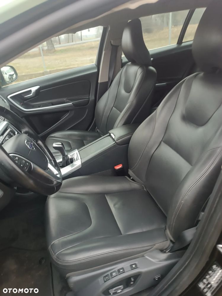 Volvo S60 D3 Drive-E Dynamic Edition (Momentum) - 17