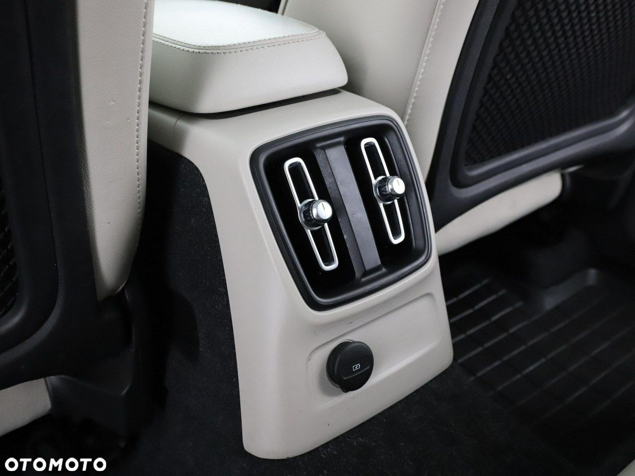 Volvo XC 40 T5 Plug-In Hybrid Inscription Expression Pro - 40