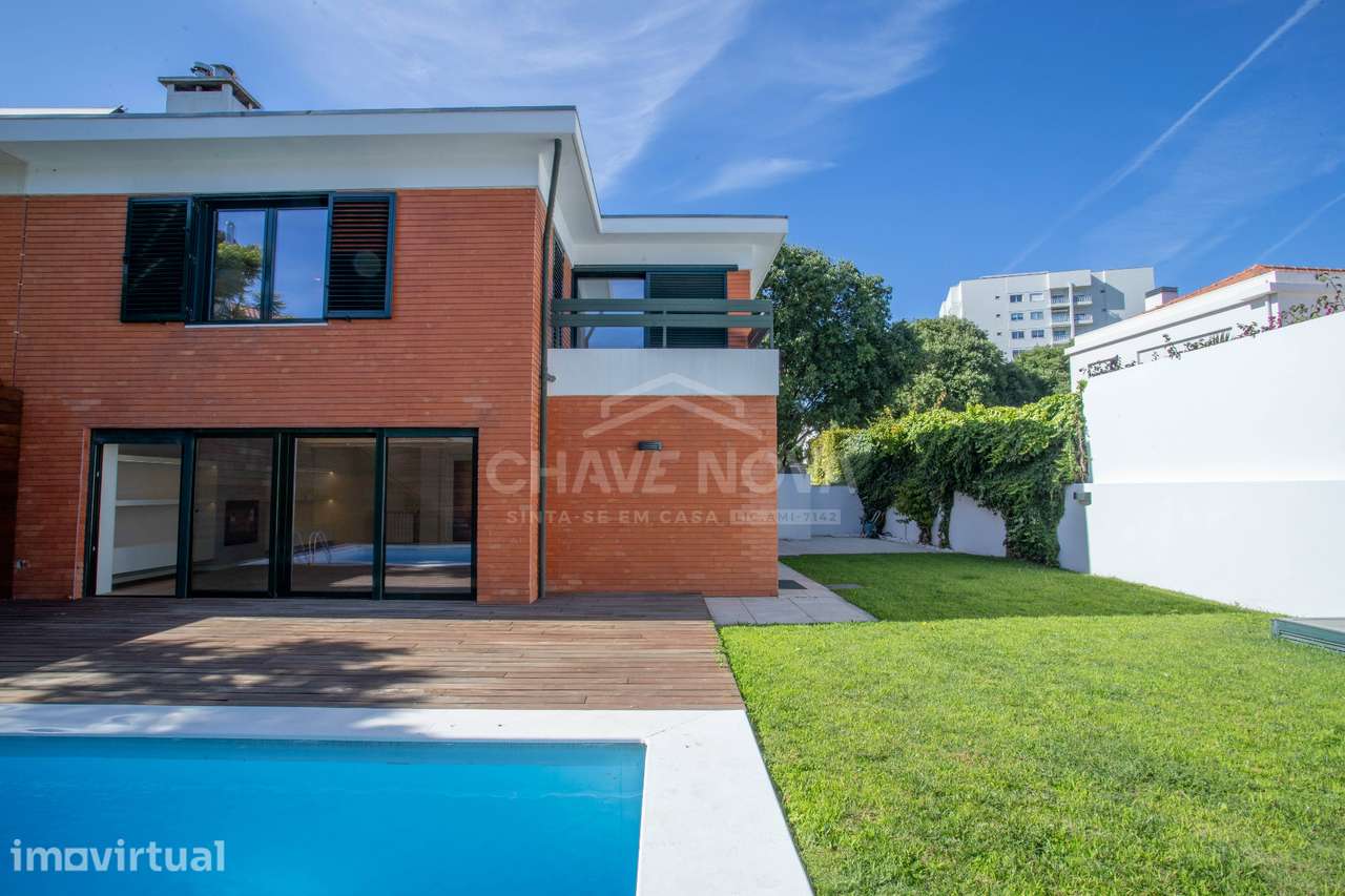Moradia renovada com piscina e jardim privativo à venda na Foz, Porto - Grande imagem: 4/48