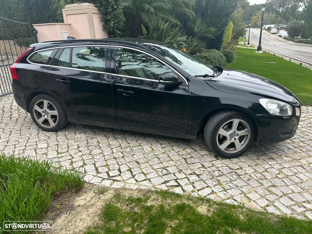 Volvo V60 2.0 D3 Momentum - 1