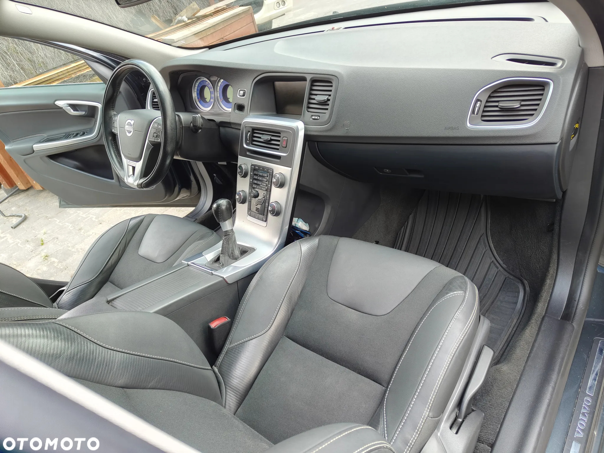 Volvo S60 D3 R-Design - 10