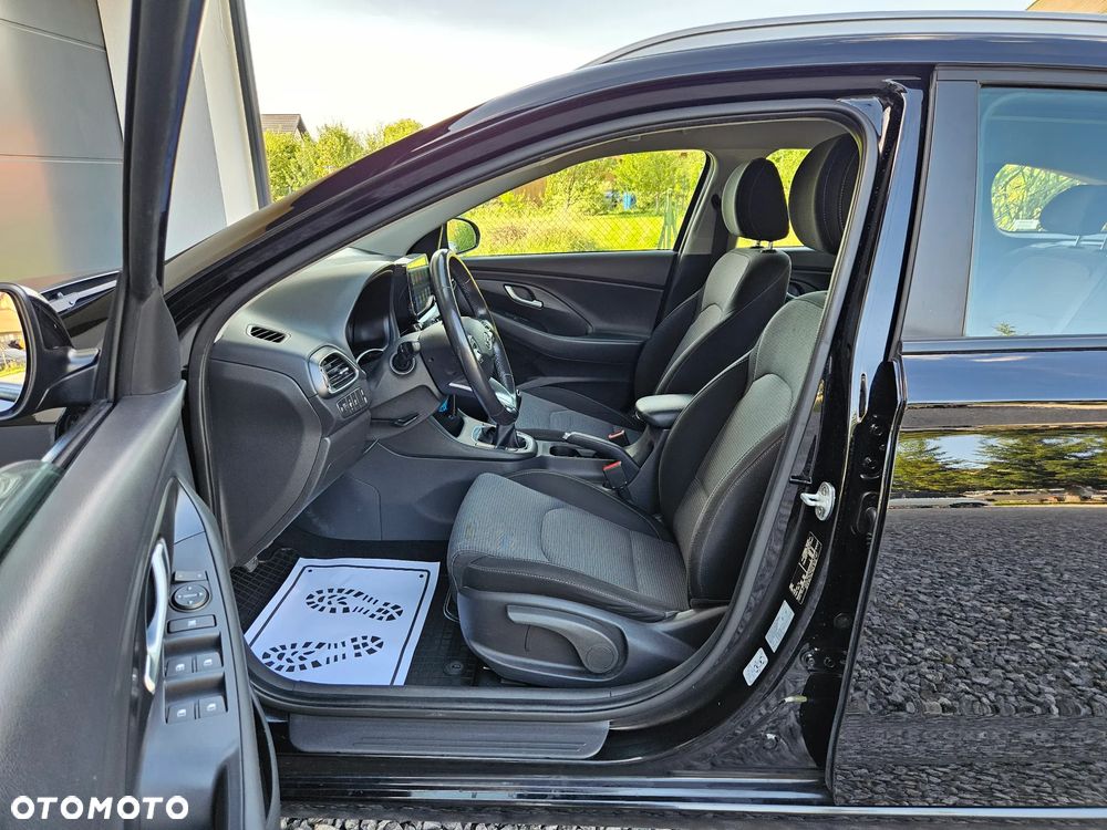 Hyundai i30 1.5 DPI Classic + - 26