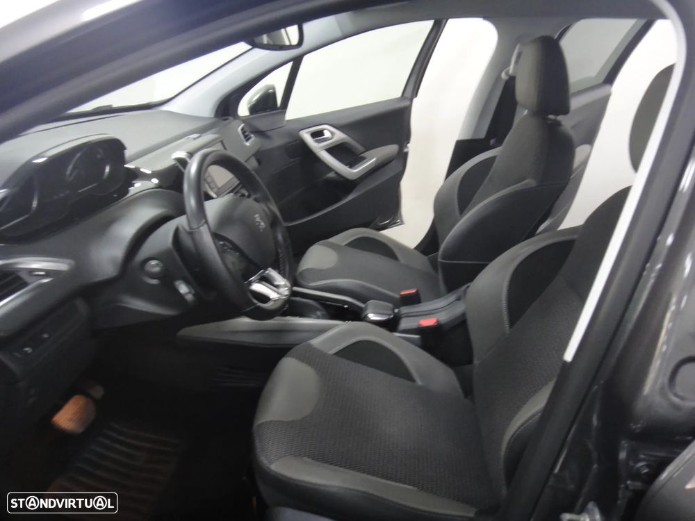 Peugeot 2008 PureTech 110 Stop&Start EAT6 Allure — fotografia 9