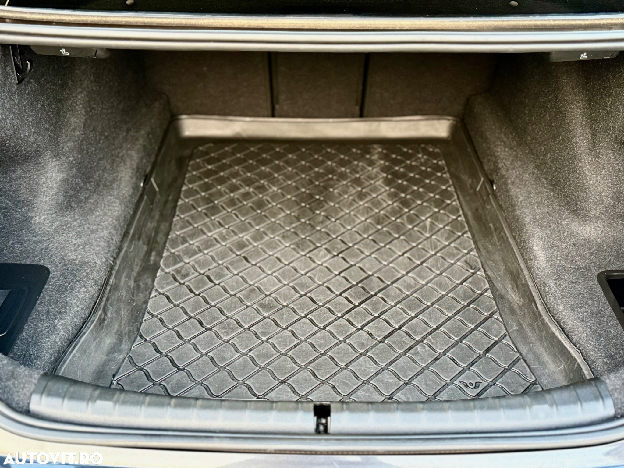 BMW Seria 5 520d xDrive AT - 38