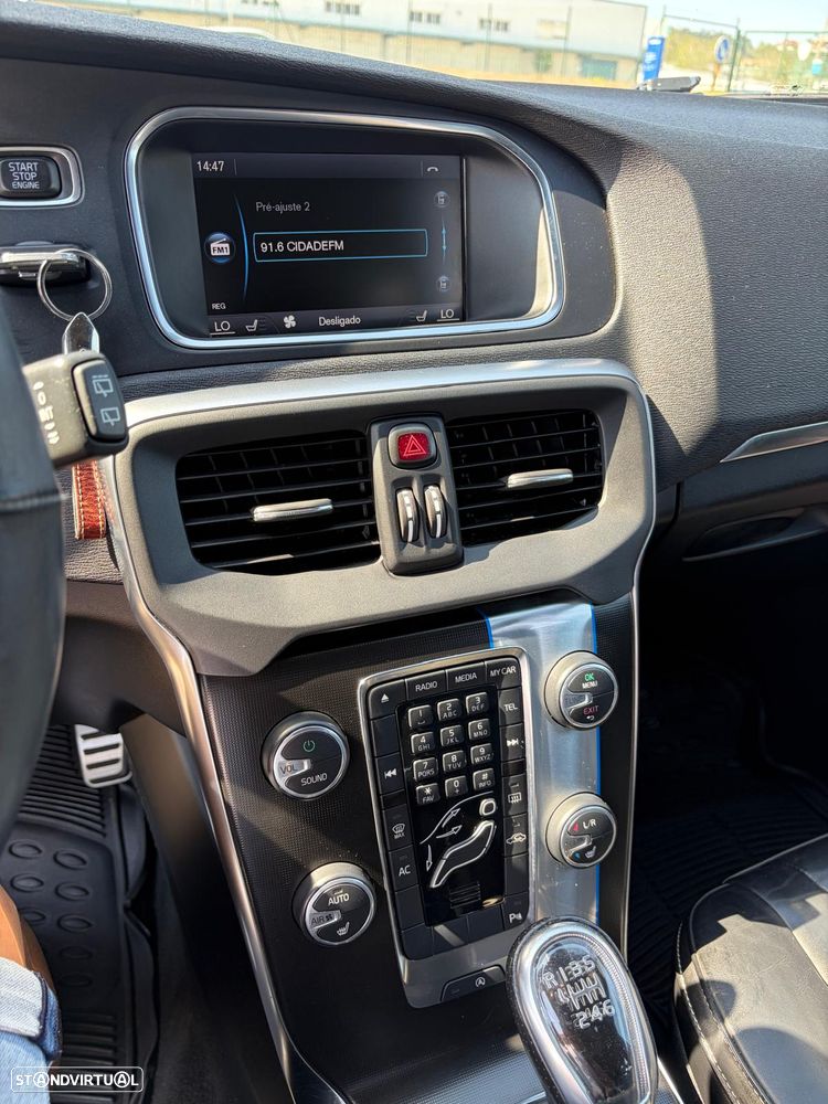 Volvo V40 D2 R Design - 15