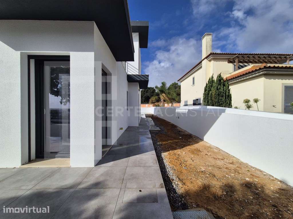 MORADIA CONTEMPORÂNEA COM PISCINA PRIVADA E GARAGEM - Grande imagem: 2/29