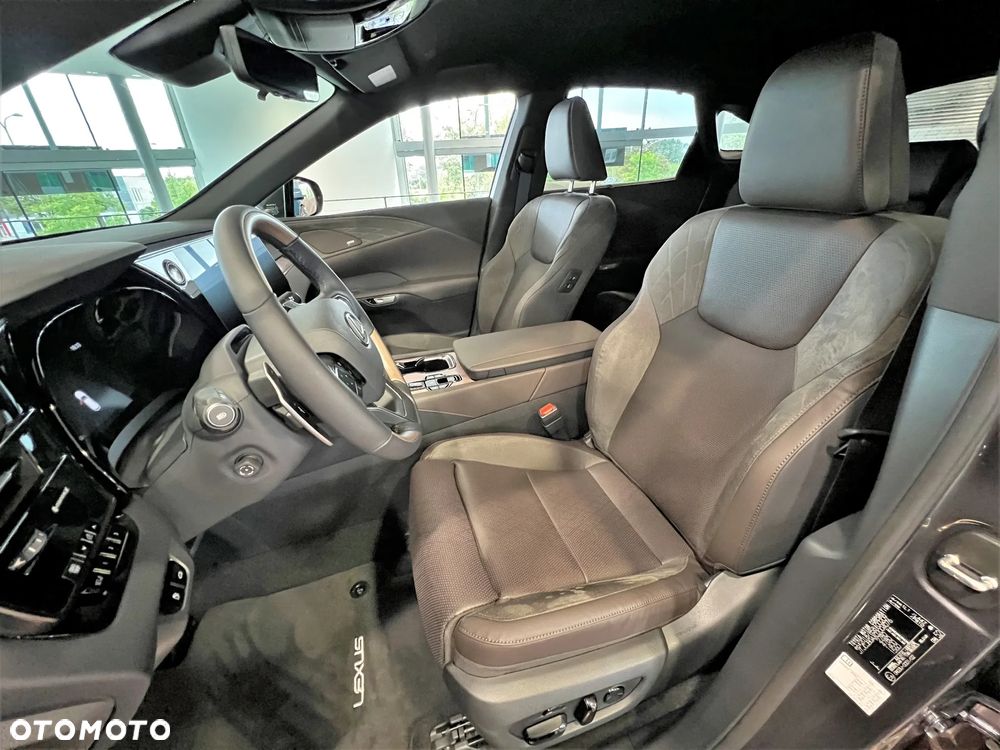 Lexus RX 450h+ Omotenashi - 9