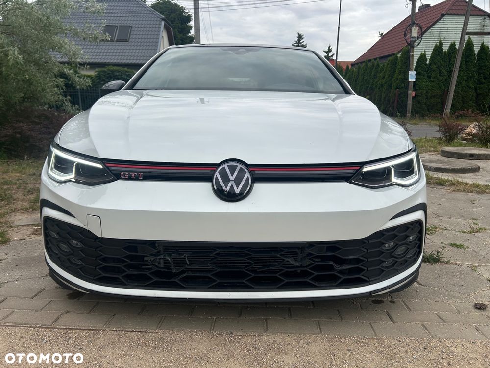 Volkswagen Golf - 1
