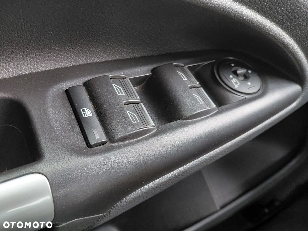 Ford Tourneo Connect 1.6 TDCi Titanium - 19