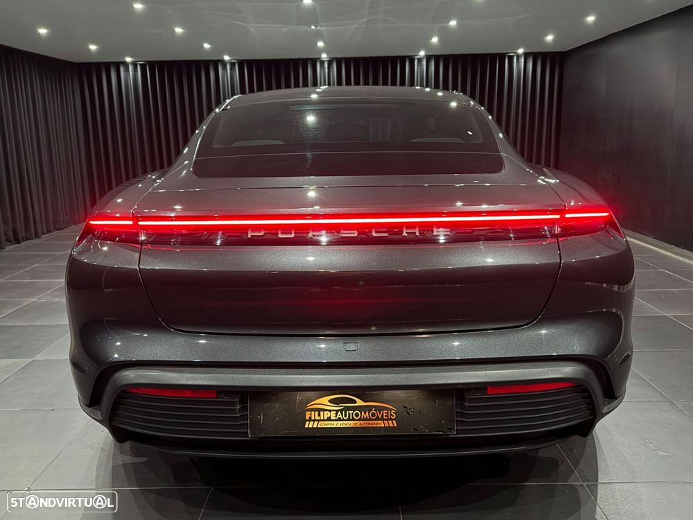 Porsche Taycan 4 - 7