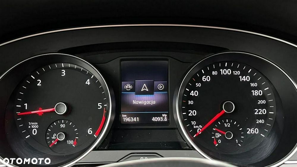 Volkswagen Passat - 20