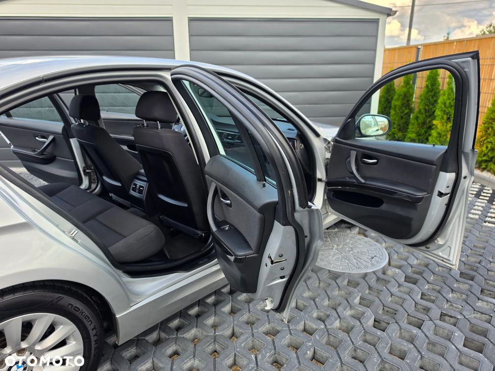 BMW Seria 3 318d DPF - 11