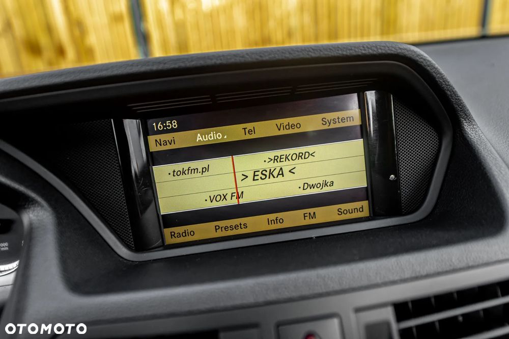 Mercedes-Benz Klasa E 350 CGI BlueEFFICIENCY 7G-TRONIC Avantgarde - 28