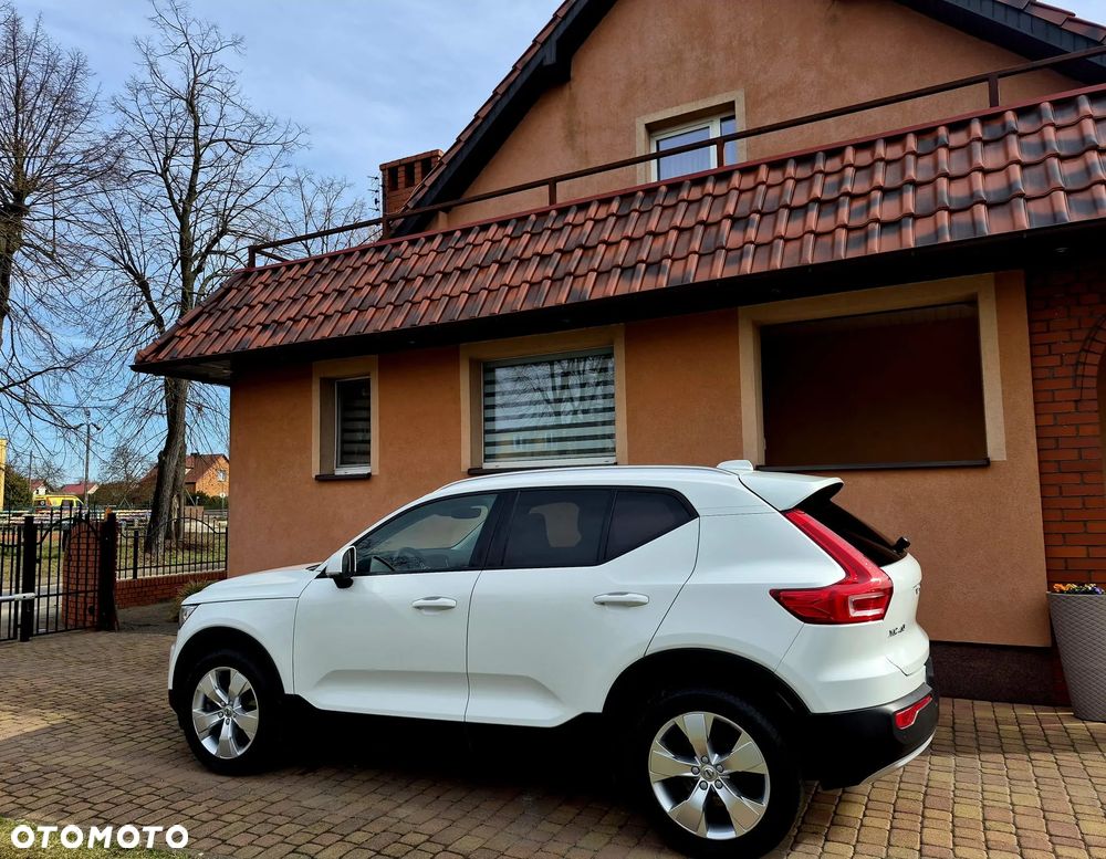 Volvo XC 40 D4 AWD Geartronic Momentum - 3