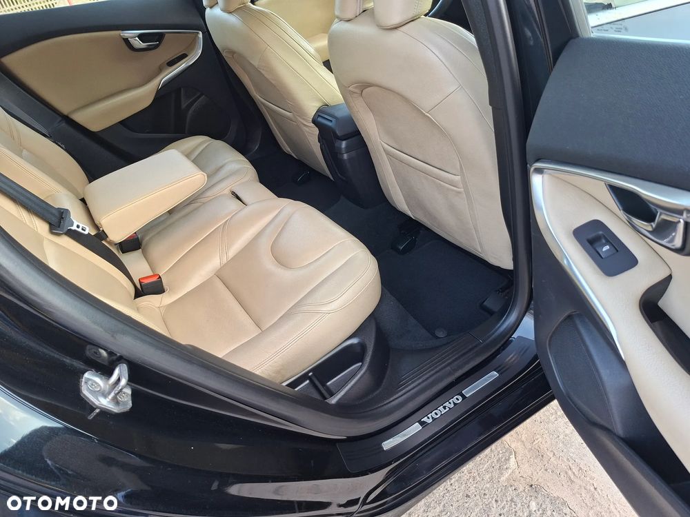Volvo V40 D2 Momentum - 22