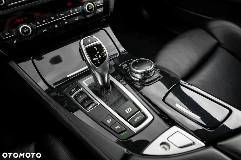 BMW Seria 5 525d xDrive Sport-Aut Modern Line - 38