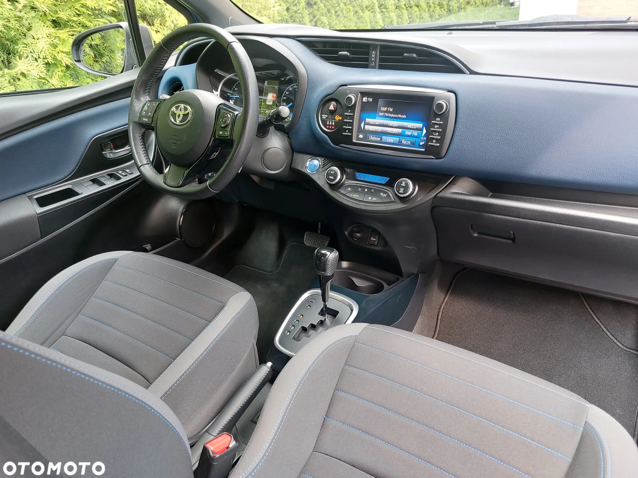 Toyota Yaris Hybrid 100 Selection - 13