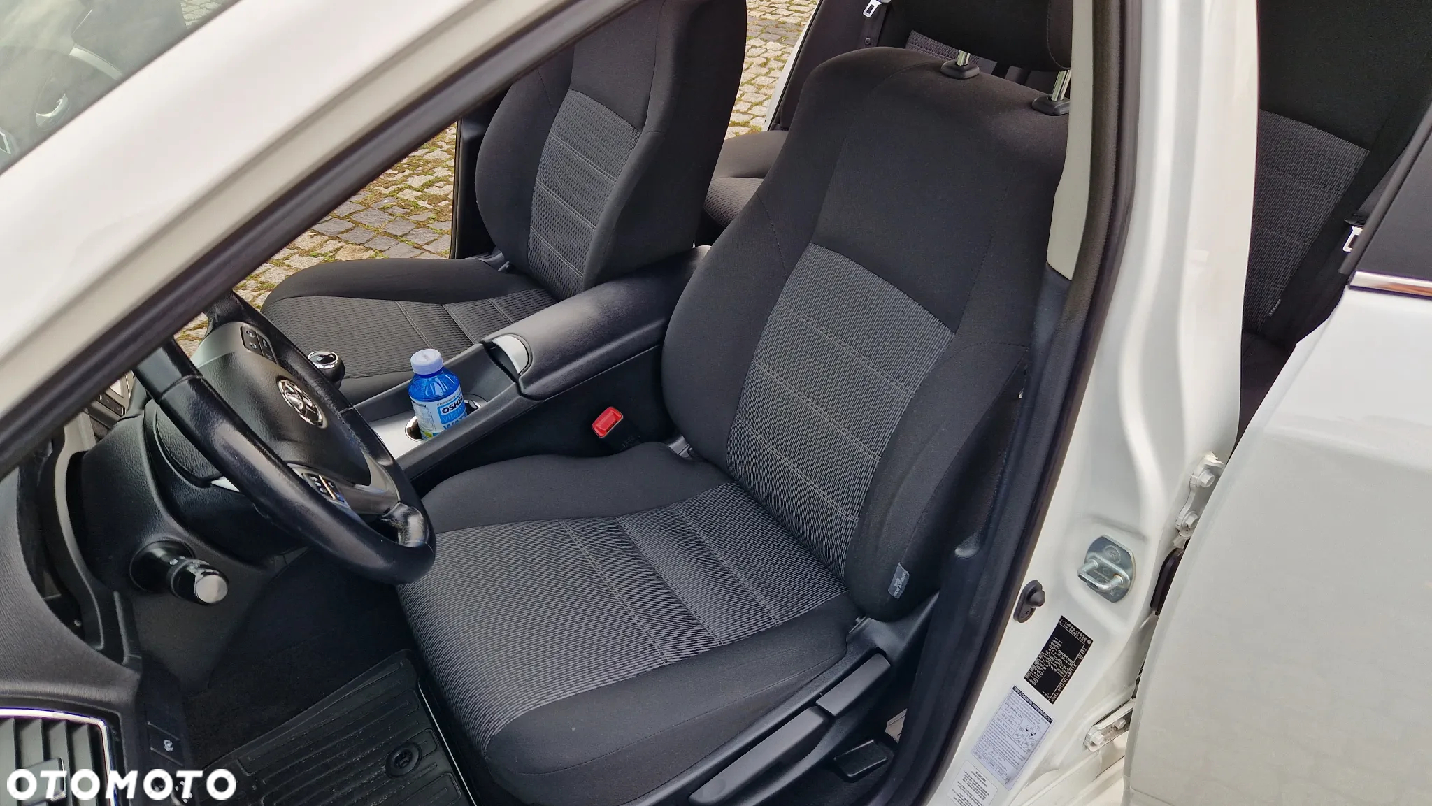 Toyota Avensis 2.0 D-4D Premium - 22