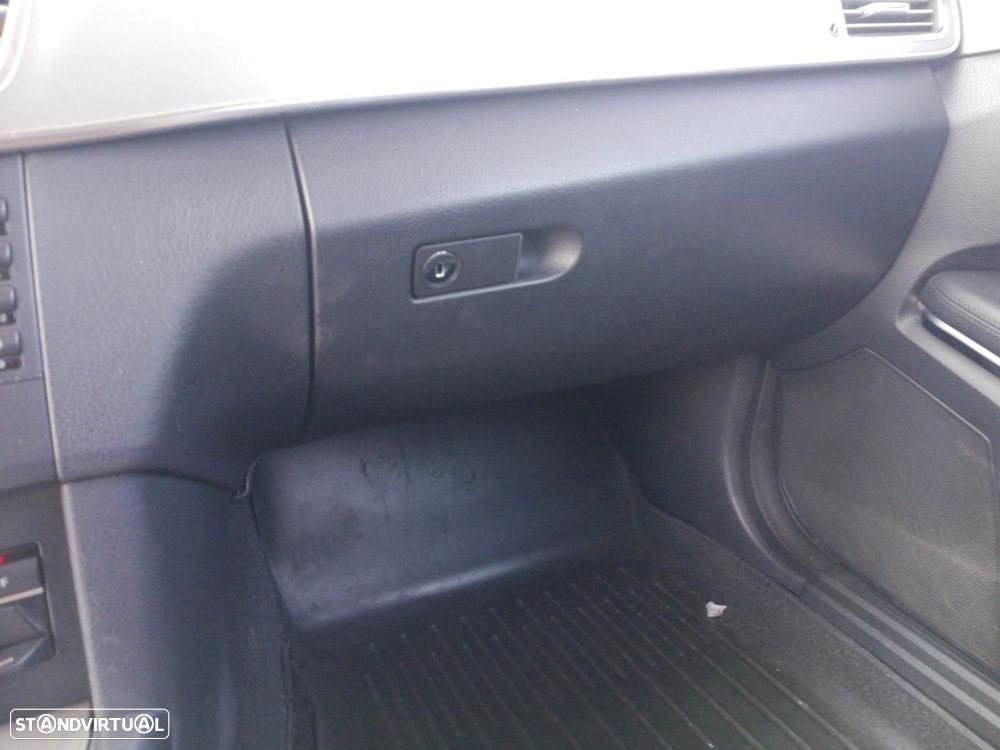 PORTA LUVAS MERCEDES-BENZ CLASE E BM 212 LIM. - 1