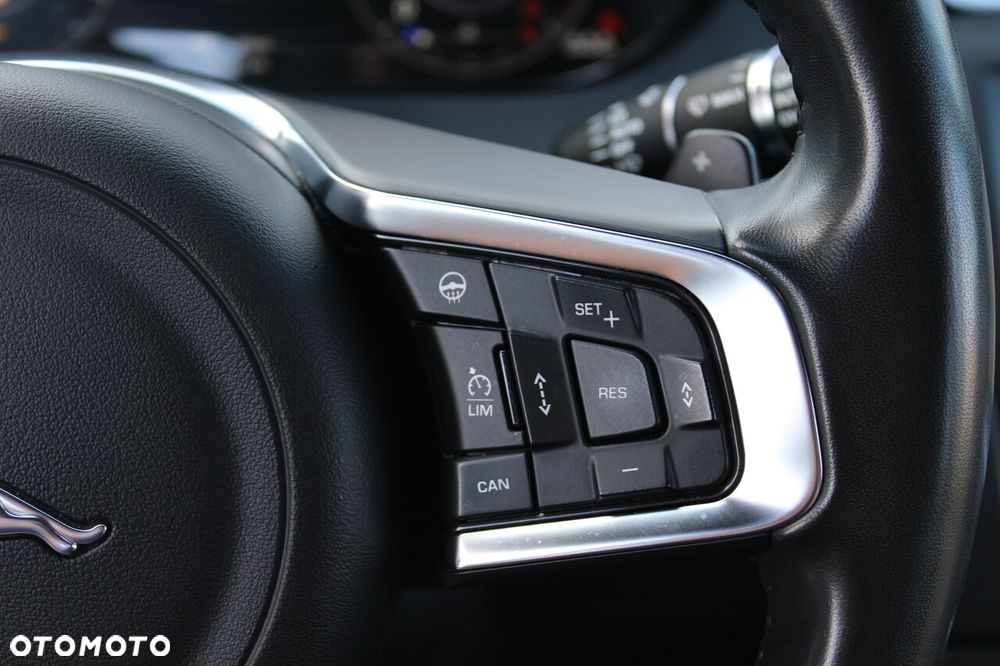 Jaguar E-Pace D240 AWD R-Dynamic SE - 27