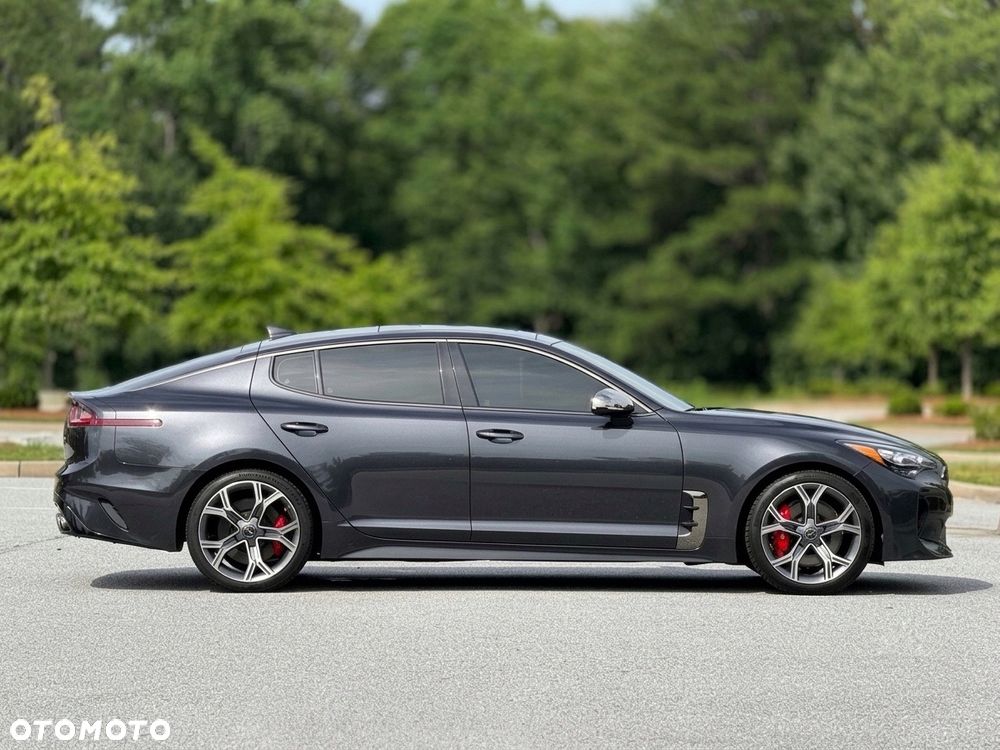 Kia Stinger - 8
