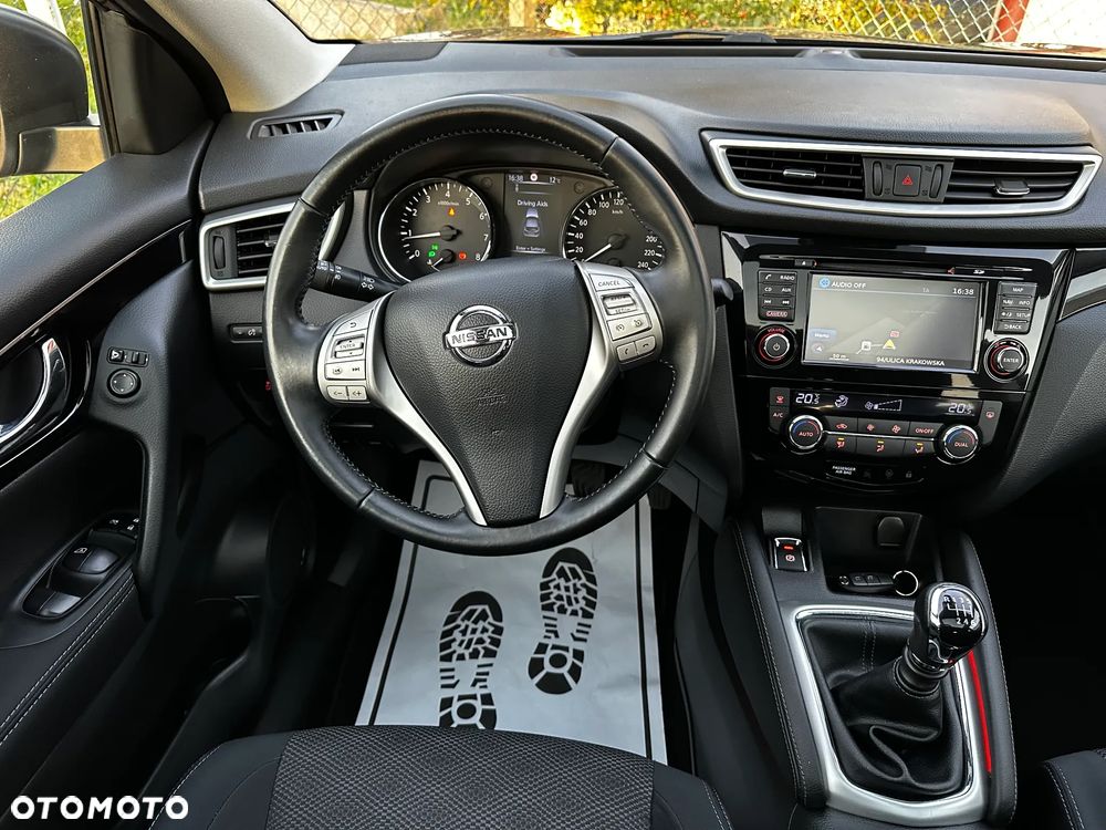 Nissan Qashqai 1.6 Visia - 12