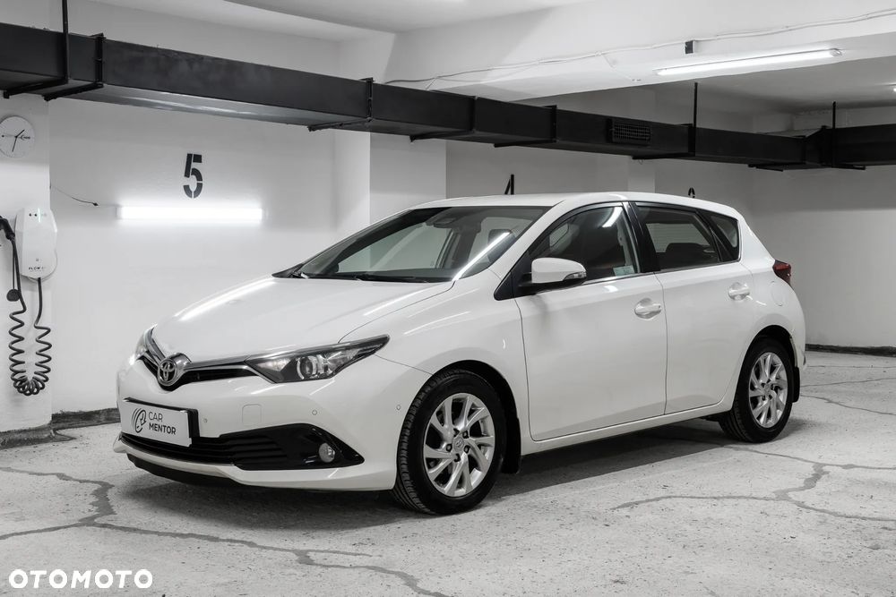 Toyota Auris 1.4 D-4D Premium - 1