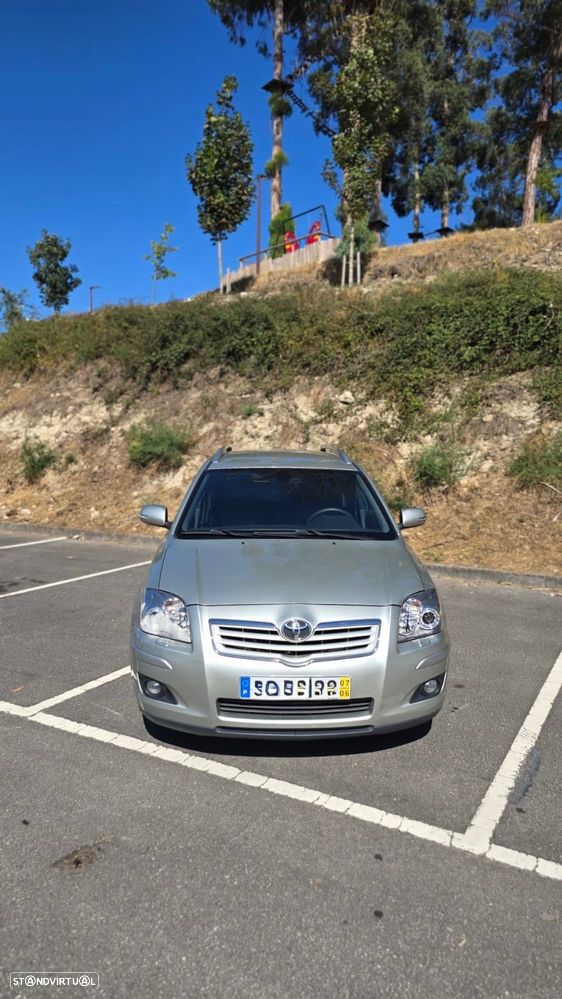 Toyota Avensis SW 2.0 D-4D Sol - 2