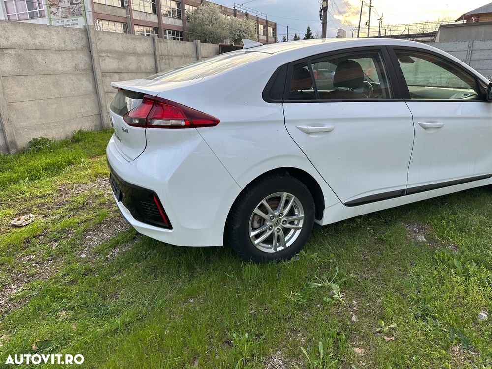Hyundai IONIQ - 4