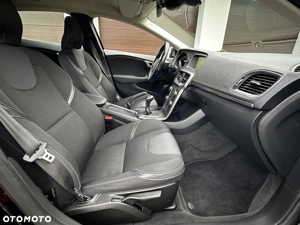 Volvo V40 D2 Drive-E Momentum - 36