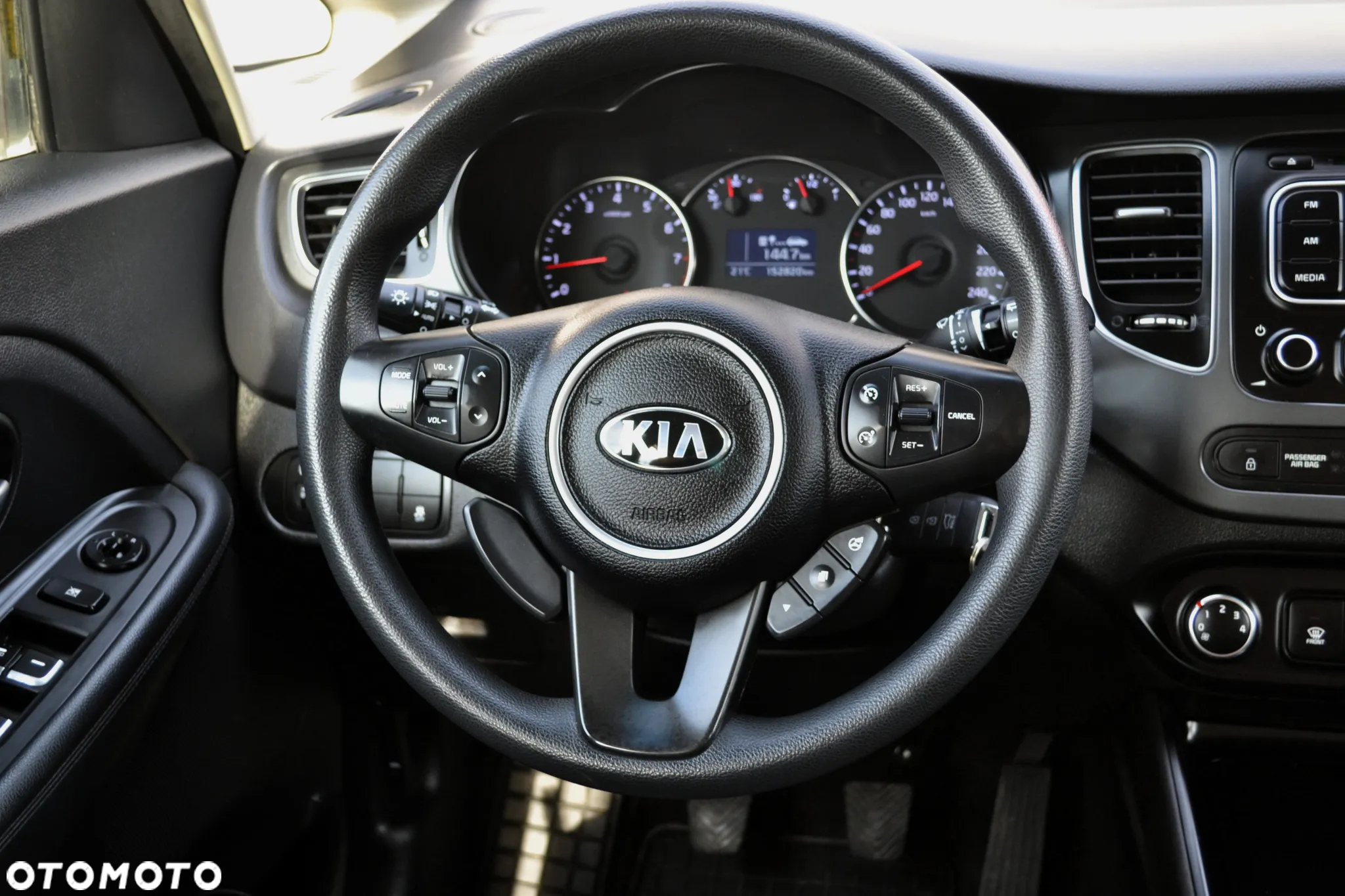 Kia Carens 1.6 GDI L - 19