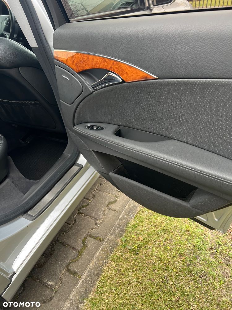 Mercedes-Benz Klasa E 280 4-Matic Elegance - 25