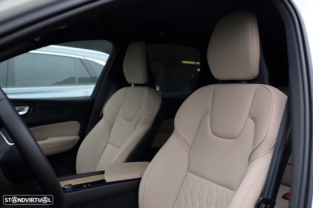 Volvo XC 60 2.0 T6 PHEV Plus Dark AWD - 8
