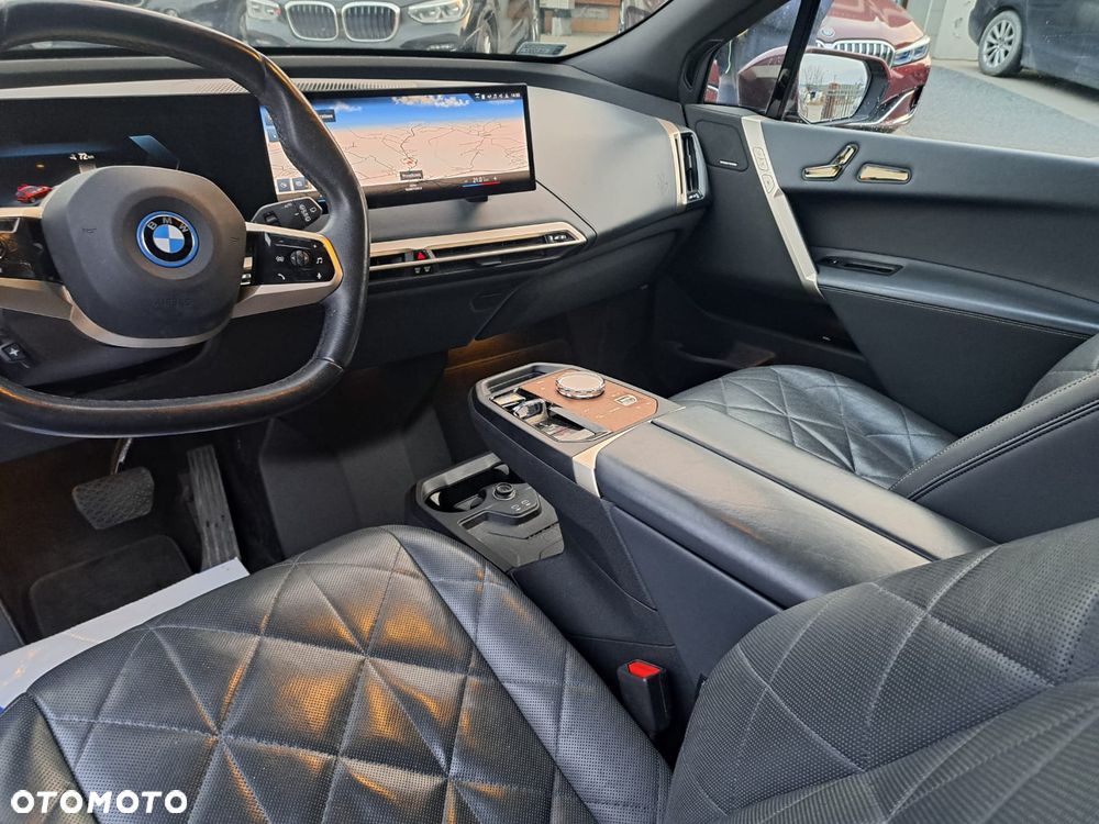 BMW iX xDrive40 76.6kWh Signature - 12