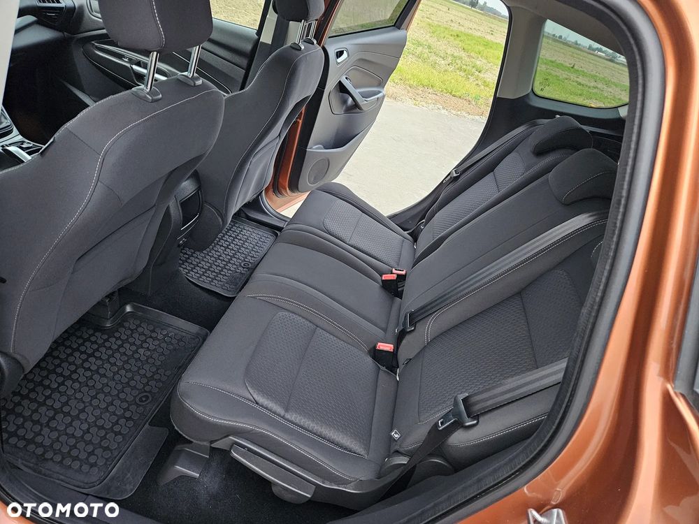 Ford Kuga - 12