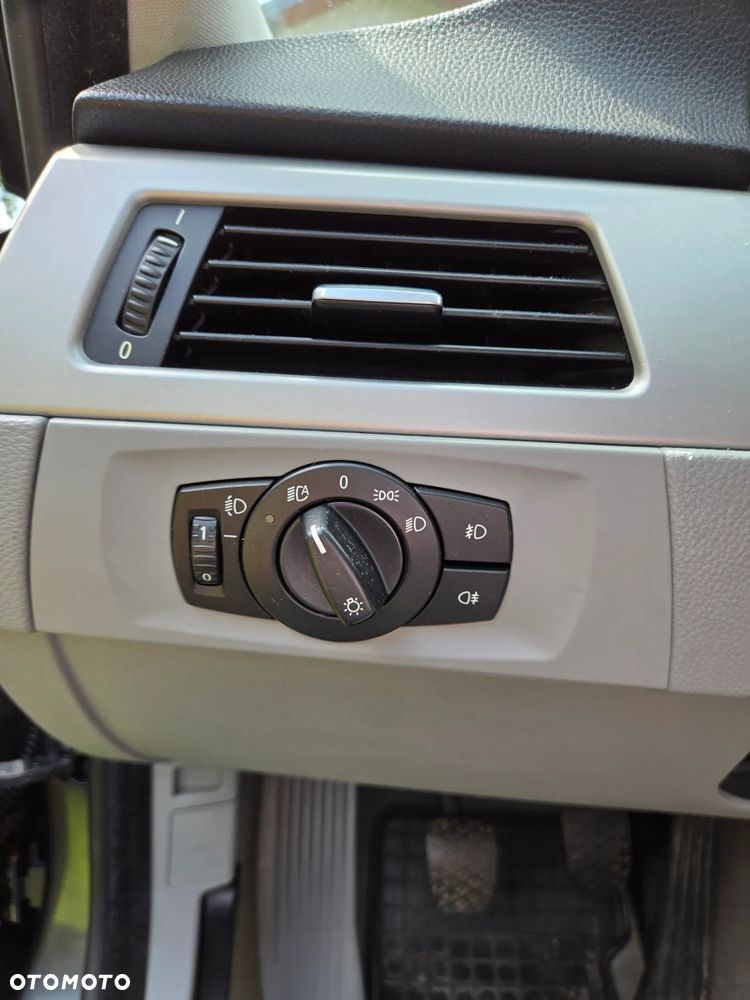 BMW Seria 3 320d DPF Touring - 16