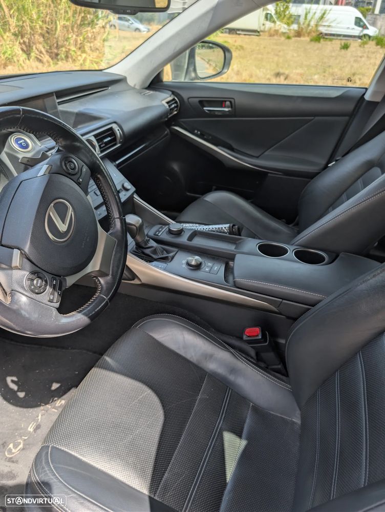 Lexus IS 300H Executive+ - 11