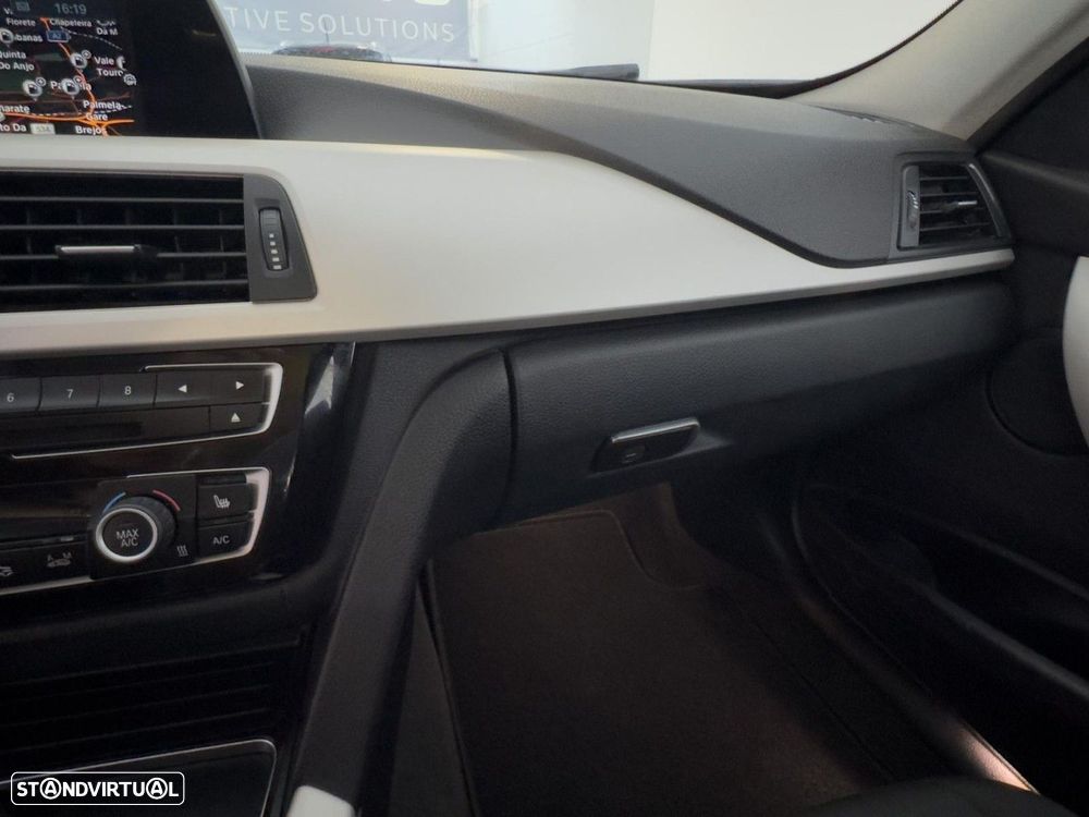 BMW 318 d Touring Advantage - 10