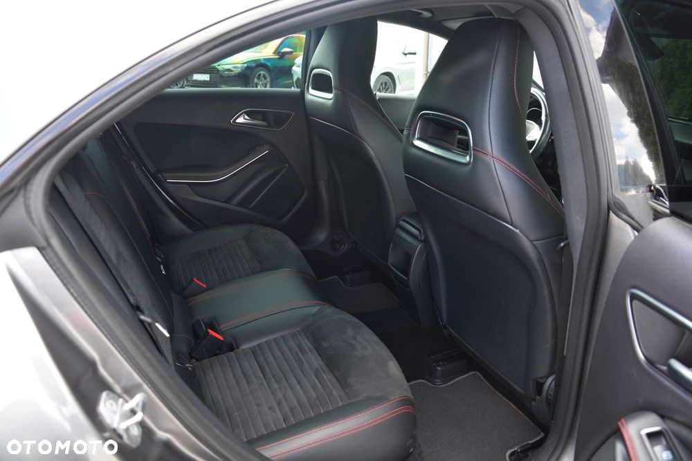 Mercedes-Benz CLA 180 7G-DCT AMG Line - 19