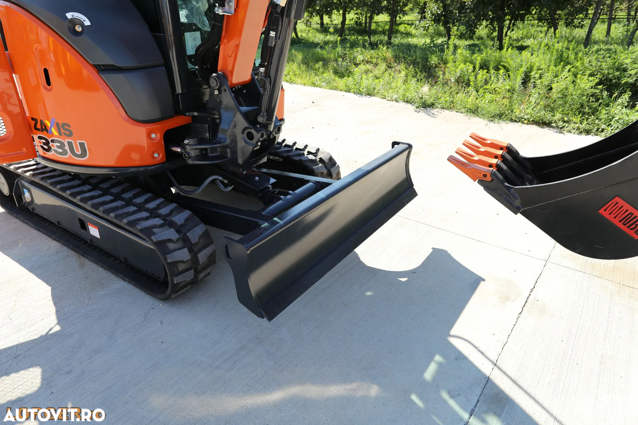 Hitachi ZX33U-5A - 11