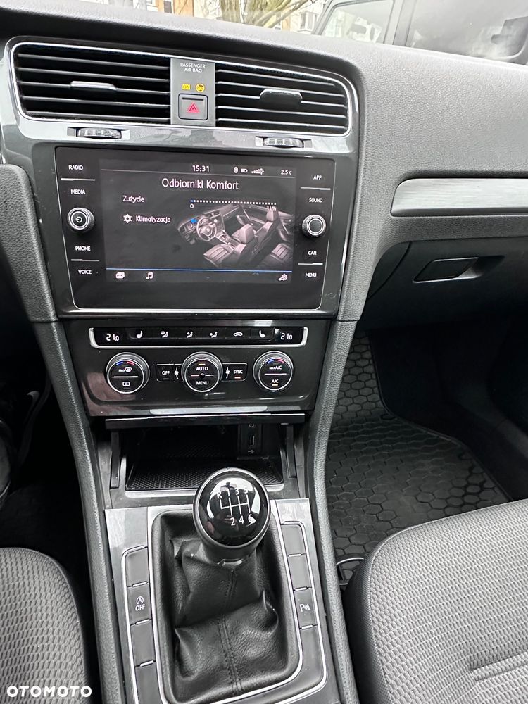 Volkswagen Golf 1.5 TSI BMT Comfortline - 17